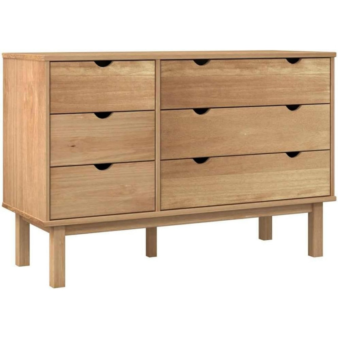 Commode marron en bois de pin ideale pour un espace bien pense