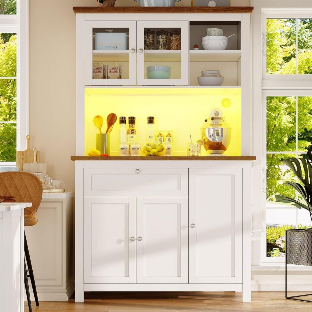 Beau buffet avec un port de chargement USB